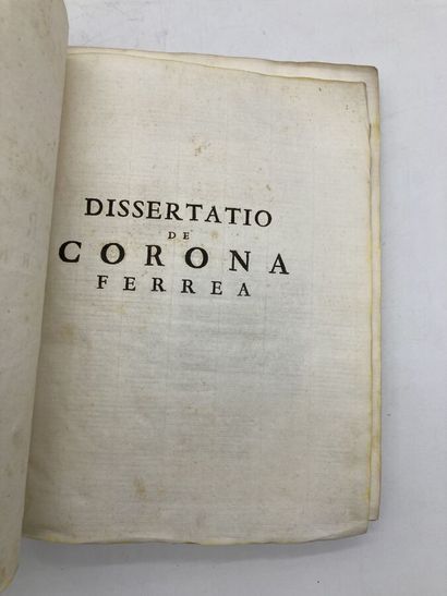 null FONTANINI JUSTI. 
Dissertatio de Corona Ferrea Langobardorum. Rome, 1728. Un...