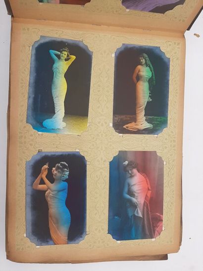 null Deux albums de carte postales du début du XXème siècle. L'un comprenant de nombreuses...