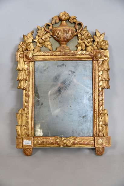 null Petit miroir en bois sculpté, doré, encadrement en ruban, chûtes de laurier,...