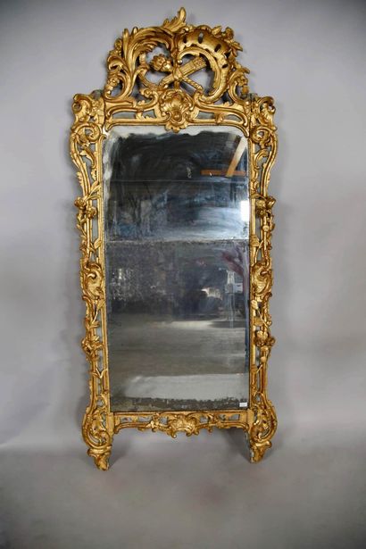 Grand miroir provençal en bois sculpté et...
