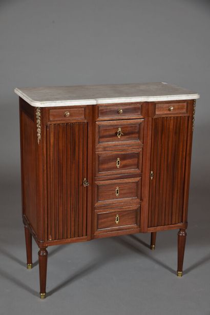 null Small sideboard in the Louis XVI style in mahogany and mahogany veneer, opening...