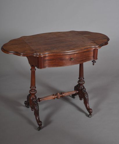 null Small table with shutters in rosewood and rosewood veneer, scalloped top, opens...