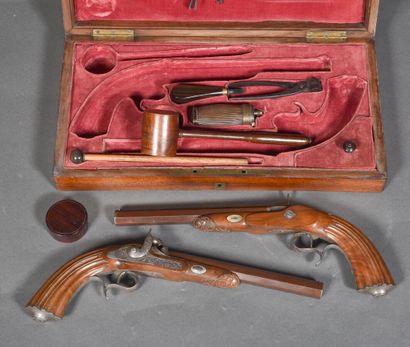 null Box with pair of LEPAGE pistols. Percussion pistols with locks signed "ENT.P.LE...
