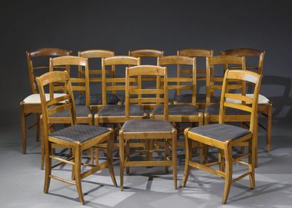 null Douze chaises dans le style Restauration, en merisier, dossiers et entretoises...