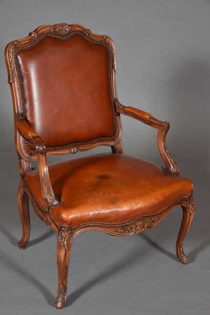 null Queen's armchair in the Louis XV style in patinated beech wood, carved with...