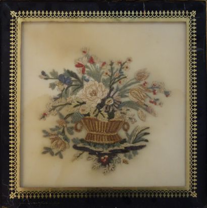 null Embroidery in chenille, flowered bouquet under an eglomerate glass.
Gilded frame...