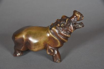 null Ecole contemporaine (XXème siècle-XXIème siècle).
Hippopotame.
Bronze à patine...