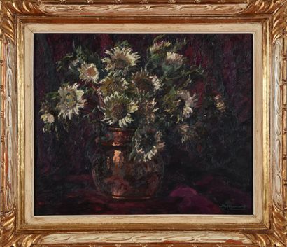 null Adeline HUGONNARD (1906-?).
Fleurs dans un cuivre.
Huile sur toile.
Signé en...