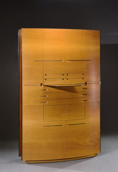 null Jaime TRESSERRA (born in 1943).
Wardrobe model Samuro.
Walnut veneer.
Circa...