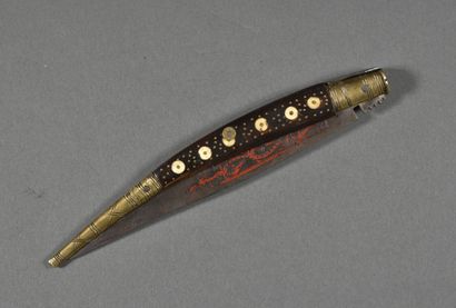 null Navaja, corne foncée à oeil de perdrix, lame gravée de feuillages rouge, long....