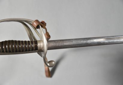 null FRANCE. Officer's saber Infantry type 1882, blade dated 1919, iron scabbard...