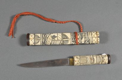 null JAPAN. Tanto, knife engraved with characters, a chip in the horn of the scabbard,...