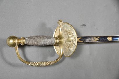 null FRANCE. Officer's sword, whose 3 crowned lilies of the keyboard were filed at...