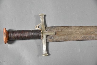 null FRANCE. SAHARA. Tuareg sword, leather sheathed handle, magnificent large blade...