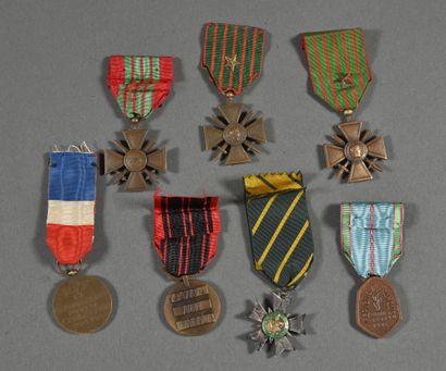 null FRANCE. Décorations militaires dont Ordre du Mérite Combattant, lot de 7.