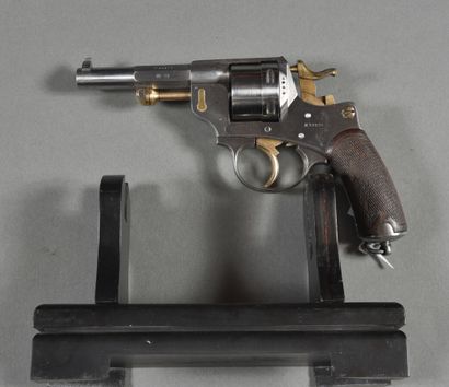 null Révolver 1873, marqué « MRE ARMES de ST ETIENNE. MLE 1873. S 1880. H 22213 »,...