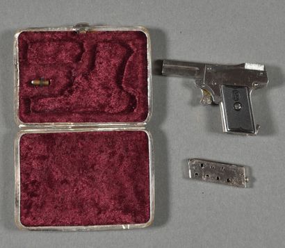 null Pistolet KOLIBRI, dit le plus pistolet du monde, de l'horloger autrichien F.PFANNI,...