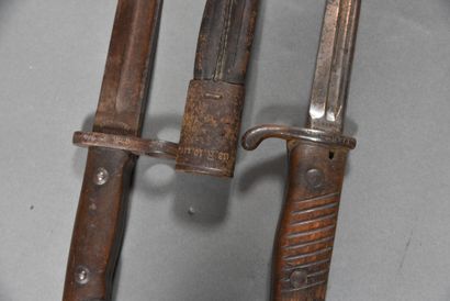 null GERMANY/PRUSSIA. Bayonets. Long type with grooved wooden plate, with markings...