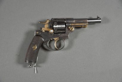 null Révolver 1873, marqué « MRE ARMES de ST ETIENNE. MLE 1873. S 1880. H 22213 »,...