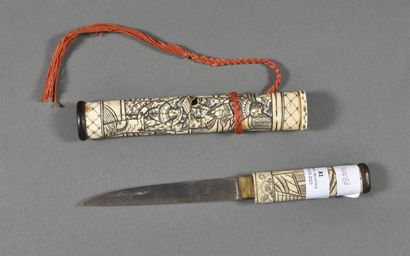 null JAPAN. Tanto, knife engraved with characters, a chip in the horn of the scabbard,...