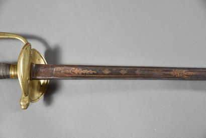 null FRANCE. Epée d'Officier 1816, garde laiton sans décor, lame plate à restes bleu/or,...