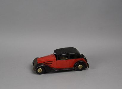 ML, voiture en tôle rouge et noir, moteur...