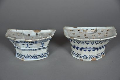 null NORTHERN FRANCE.
Two earthenware sconce bouquetières with blue camaïeu decoration...