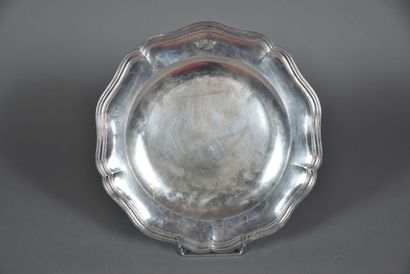 null Large silver dish with contours and fillets, engraved on the wing with a Marquis...