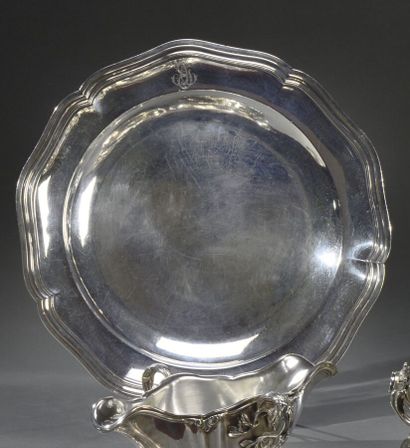 Large silver dish with contours and fillets,...