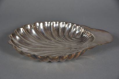 null Large silver-plated scallop shell, FLEURON FRANCE (CHRISTOFLE subsidiary). 
L....
