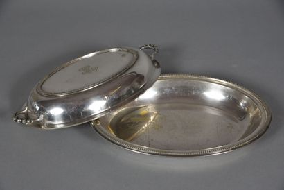 null Silver-plated oval-shaped covered vegetable dish, decorated with pearls, engraved....