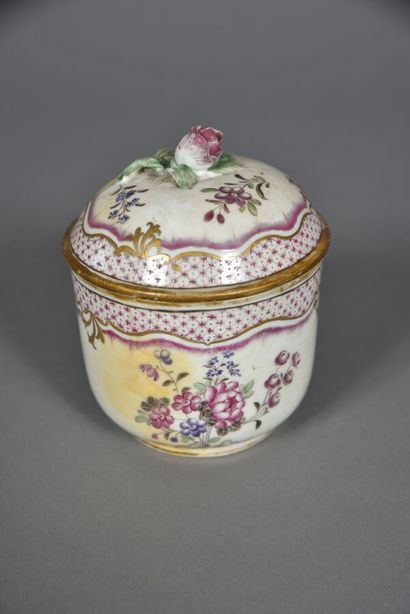 Mennecy.
Cylindrical covered pot in soft...