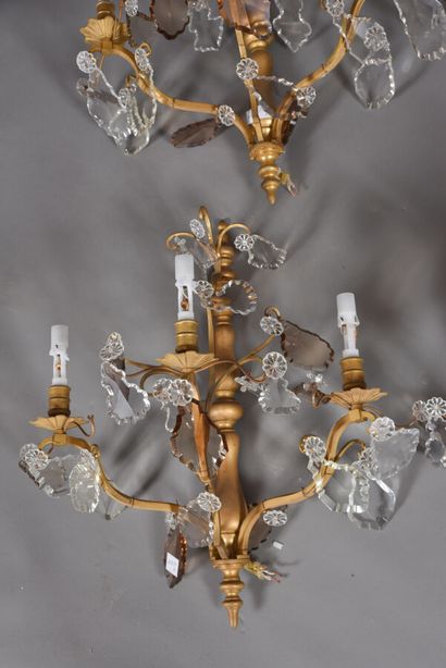 null Important lustre cage dans le style XVIIIème en métal doré à quatre niveaux...
