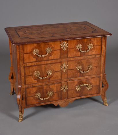 Small Mazarine chest of drawers in fruitwood...