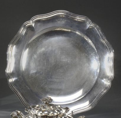 Large silver dish with contours and fillets,...
