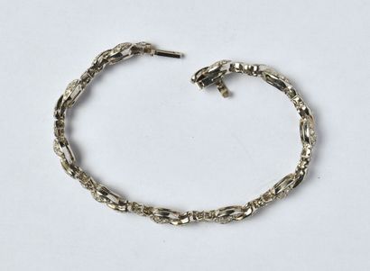 null Semi-rigid bracelet in 18K (750/oo) white gold with articulated links forming...