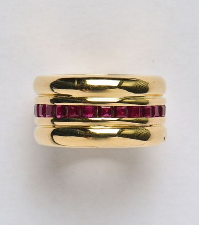 18K (750/oo) yellow gold wide ring formed...