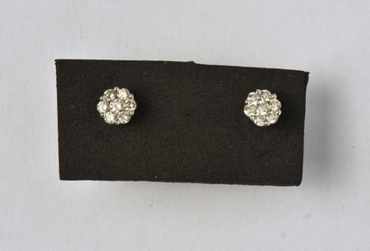 Pair of 18K (750/oo) white gold stud earrings,...