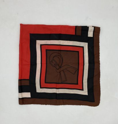 null ROBERTA DI CAMERINO, carré en soie imprimée rouge marron, noir, blanc à motif...