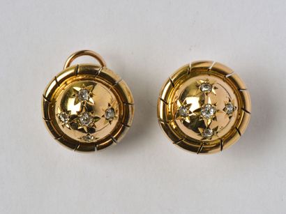 Pair of 18K (750/oo) yellow gold ear clips,...