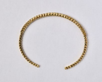null Semi-rigid open Jonc bracelet in 18K (750/oo) yellow gold set with a line of...