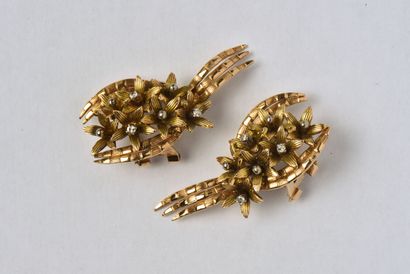 Pair of 18K (750/oo) yellow gold ear clips...