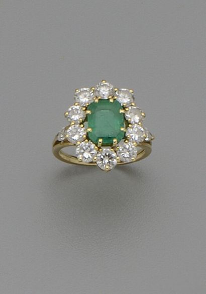 Ring in 18K (750/oo) yellow gold, centered...