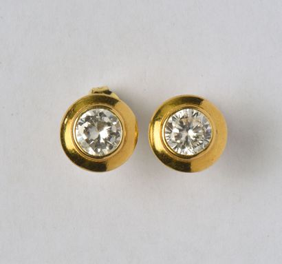 Pair of 18K (750/oo) yellow gold stud earrings,...