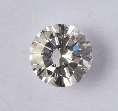 null Brilliant-cut diamond, unmounted, on paper, weighing 4.10 carats, E color, VS2...