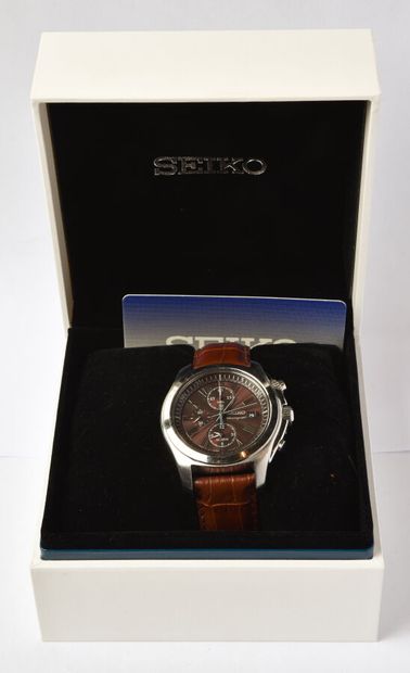 SEIKO: Chronograph watch in steel, round...