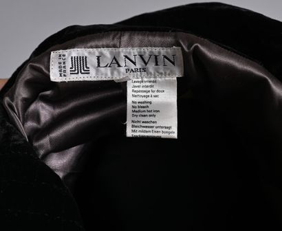 null LANVIN,
Manteau façon robe d'intérieur, chiné gris à ample col châle en velours...