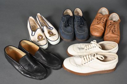 null HOGAN, 
Lot de 4 paires de chaussures en toile, cuir ou daim bleu, à lacets...