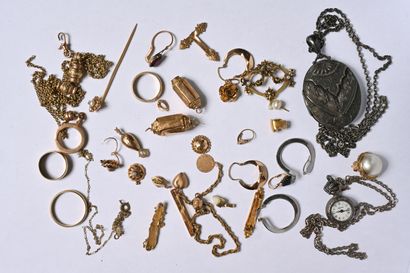 null Lot de petits bijoux anciens et modernes ainsi que de débris en or et argent...