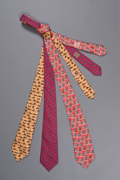 null HERMES PARIS, 
Lot de trois cravates en soie imprimée, l'une à motifs de cerfs...